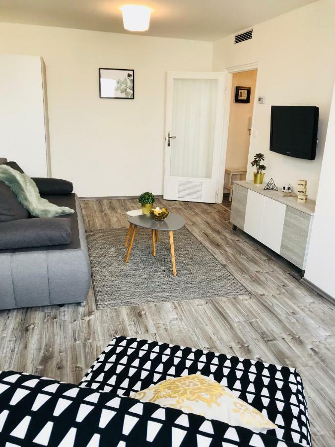 Central Apartments Veszprem Luaran gambar
